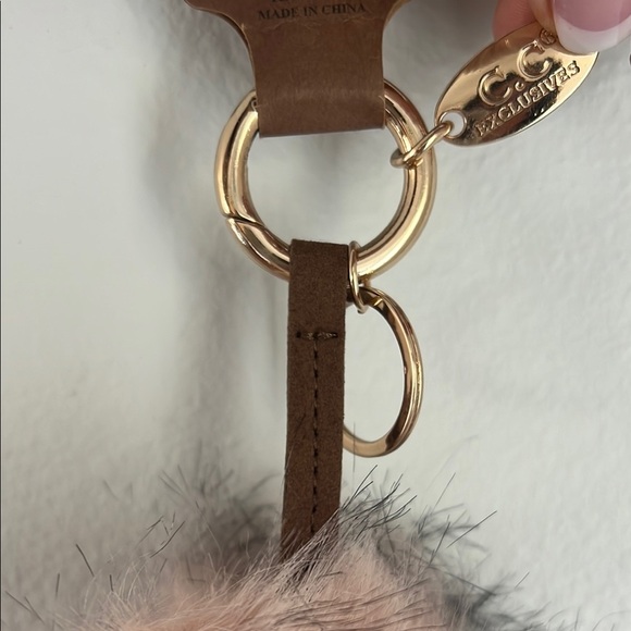 C.C Exclusive | Fluffy Bag Charm/Keychain Accessory - Peach with black tips - Picture 4 of 4